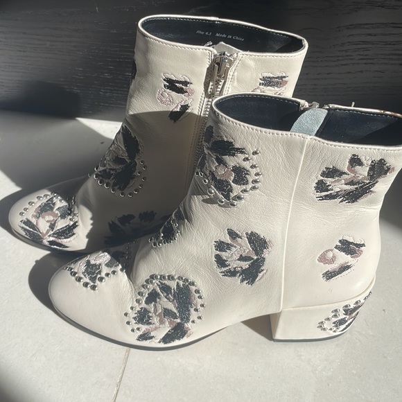 NWOT Dolce Vita Floral Leather Ankle Booties - Picture 10 of 10